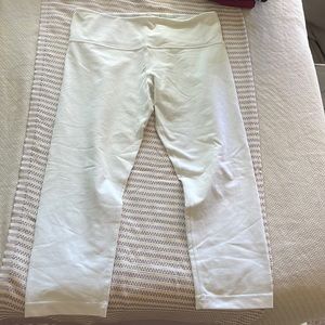 Lululemon white capris